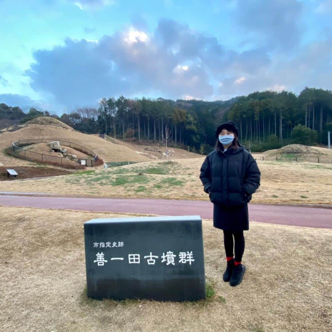 深瀬智聖のインスタグラム：「お散歩 古墳デス。 景色もヨカヨカベイビー！ 浮いてるようにみえるw 気分転換におすすめです！  #大野城市  #善一田古墳 #善一田古墳公園　 #古墳 #福岡」