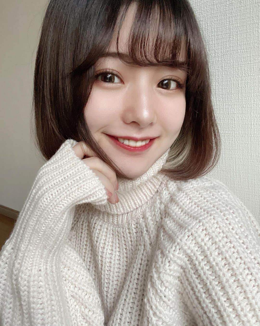 sarimaru(国木田さりまる)のインスタグラム：「日が出てる時間帯に久々に自撮りした💭❤︎ 可愛らしい女性になりたいです」