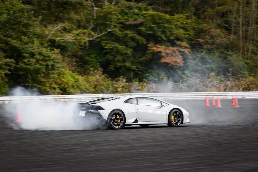 前澤友作さんのインスタグラム写真 - (前澤友作Instagram)「lesson.  #mzsupercar #supercar #sportscar  #lamborghini #lamborghinihuracan #huracanevo #huracanevorwd #drift  #前澤友作スーパーカープロジェクト #スーパーカー #ランボルギーニ #ウラカン #ウラカンEVO  #富士スピードウェイ #ドリフト  #yusakumaezawa #前澤友作 @yusaku2020   Thanks to: #ランボルギーニ麻布 @lamborghiniazabu」1月14日 20時36分 - mzsupercar