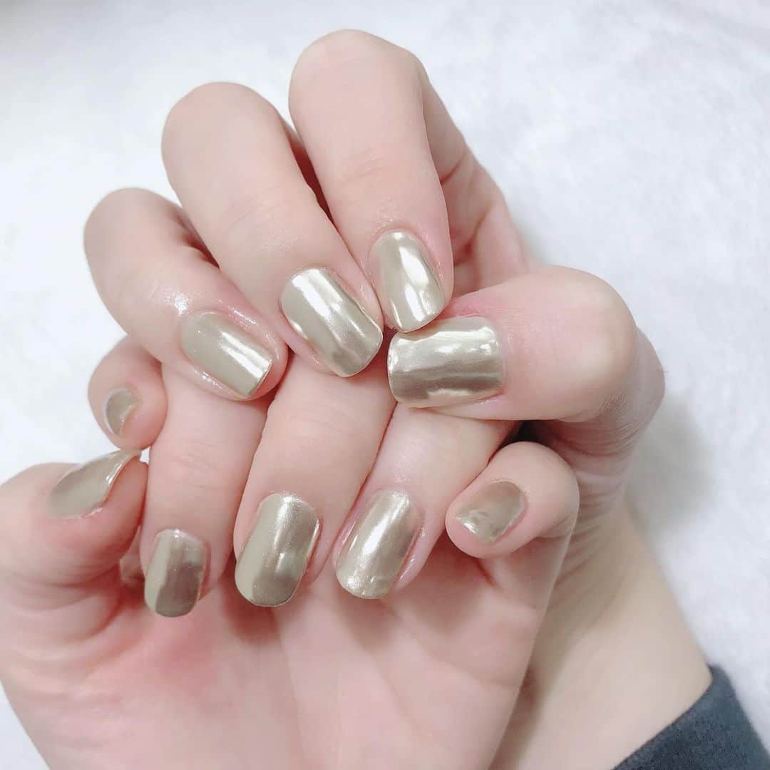 なかやまちえこのインスタグラム：「mirrorのネイル✨⠀ ⠀ #nail #nails #nailart #ネイル #美甲 #ネイルアート  #japanesenailart #manucure #japanesenails #manicurist #gelnails #أظافر #네일아트 #미용 #vẽmóng #ngườiđẹp  #เพ้นท์เล็บ #искусствоногтя #artedeuñas #เพ้นท์เล็บเจล #ジェルネイルデザイン #ネイルデザイン #senikuku #nagelkunst  #ミラーネイル #mirrornails #licaxxx @licaxxx1 さん」