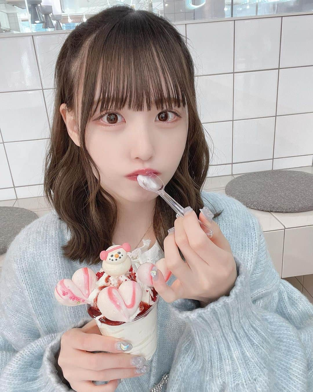 真城里帆さんのインスタグラム写真 - (真城里帆Instagram)「丑年だから牛食べた🐮 ． ． ． ． #原宿カフェ  #渋谷カフェ  #原宿スイーツ  #表参道カフェ  #マカロン  #都内カフェ  #都内カフェ巡り  #ハーフツイン  #カフェ巡り  #ハーフツインテール  #zara  #zarawomen  #ザラ  #grl  #grlコーデ」1月14日 20時38分 - riho_nonfic