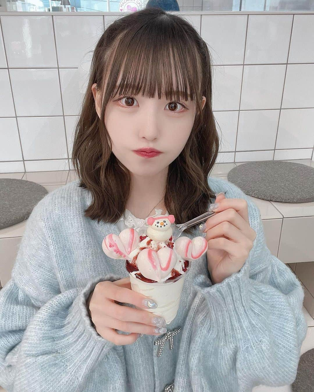 真城里帆さんのインスタグラム写真 - (真城里帆Instagram)「丑年だから牛食べた🐮 ． ． ． ． #原宿カフェ  #渋谷カフェ  #原宿スイーツ  #表参道カフェ  #マカロン  #都内カフェ  #都内カフェ巡り  #ハーフツイン  #カフェ巡り  #ハーフツインテール  #zara  #zarawomen  #ザラ  #grl  #grlコーデ」1月14日 20時38分 - riho_nonfic