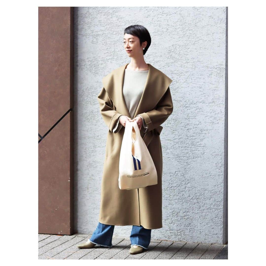 ルタロンさんのインスタグラム写真 - (ルタロンInstagram)「＼予約受付中／﻿ ﻿ スッキリとした長めのスクエアトゥがモードな一足。﻿ 履き口のギャザーデザインは、締め付ける事なく柔らかく足にフィット！﻿ カジュアルなアイテムながらも、スクエアヒールのさり気ないメタル使いが上品さをプラス。﻿ ﻿ ▶︎ GRISE 3cmレザースクエアギャザーパンプス﻿ ¥14,000(+tax)﻿ Size：22.0-25.0cm﻿ Color：green,brown,natural,black﻿ 品番：21191825511910﻿ ※1月中旬お届け予定﻿ ﻿ —————————————————﻿ ﻿ 外出せずともファッションを楽しんで頂けるように、営業中のLe Talon全店舗で、店舗通信販売を送料無料で承っております。﻿ ﻿ 【店舗通信販売（Eコレクト）】﻿ 店舗まで、お気軽にお問い合わせ下さいませ。﻿ ※お時間によってはお電話の繋がりにくい場合がございます。﻿ ご理解のほど、宜しくお願い申し上げます。﻿ ﻿ ﻿ #LeTalon #ルタロン #GRISE #LeTalonGRISE #グリーズ #shoes #小さいサイズの靴 #大きいサイズの靴 #シューズ #大人コーデ #フラットシューズ」1月14日 20時39分 - letalon_jp