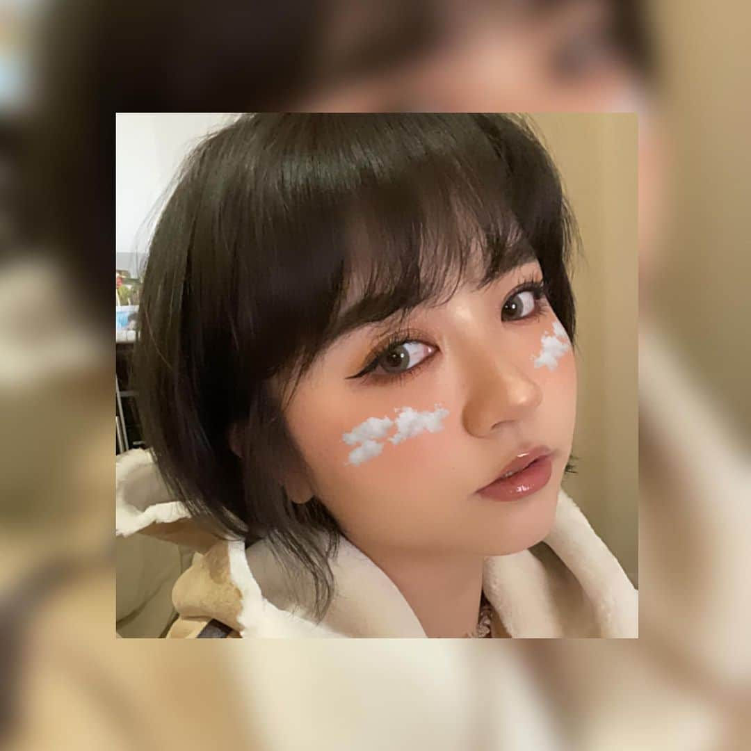 Shioneさんのインスタグラム写真 - (ShioneInstagram)「髪色変えた💕🙆‍♀️ ナチュラルブラックの染め粉で染めた❤︎ ㅤㅤㅤㅤㅤㅤㅤㅤㅤㅤㅤㅤㅤ 襟足も切ってもらってミニボブ風✨✂️ ㅤㅤㅤㅤㅤㅤㅤㅤㅤㅤㅤㅤㅤ　  #instagram  #ヘアカット  #japan  #メイク  #YouTube  #cosmetics #love #me #makeup  #fashion #メイク動画  #メイク #コスメ #オリジナルブランド #Libecka #libeckabyshii #youtuber #youtube #アッシュカラー #ヘアアレンジ #hairStyle #ウィッグ #ヘアアレンジ #ナチュラルブラック #セルフ染め #liese #リーゼ泡カラー」1月14日 20時46分 - shione__1101