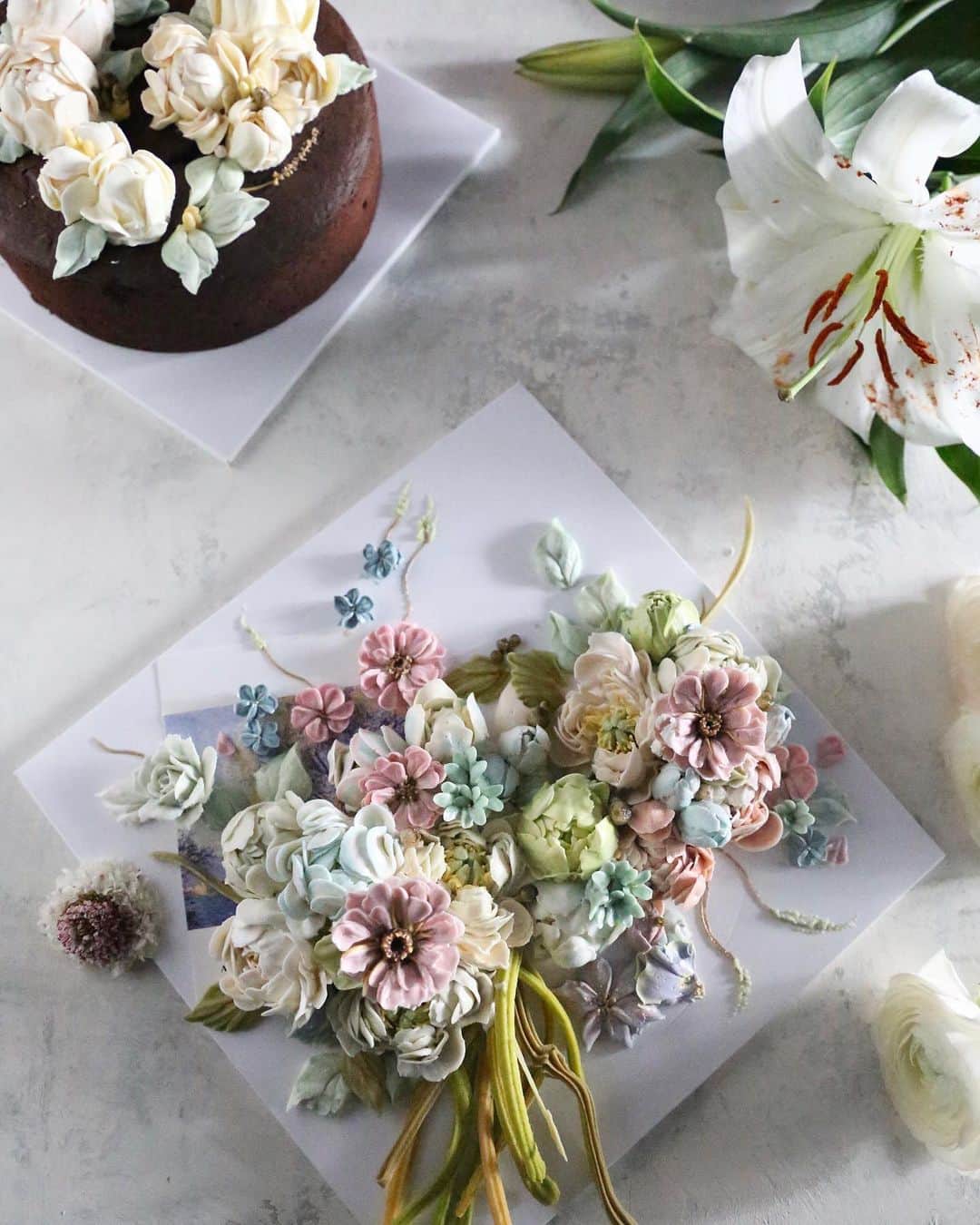 청담 수케이크 (atelier soo)さんのインスタグラム写真 - (청담 수케이크 (atelier soo)Instagram)「ㅡ 수많은이야기가담긴케이크들:) ㅡ #flower #cake #flowercake #partycake #birthday #bouquet #buttercream #baking #wilton #weddingcake ㅡ www.soocake.com」1月14日 20時50分 - soocake_ully