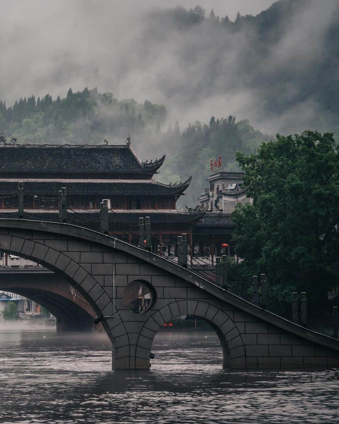 R̸K̸さんのインスタグラム写真 - (R̸K̸Instagram)「Gliding in small wooden boats and shuttle over the rivers in a heavy downpour. Struck by the beauty of the "watery country" and the city’s ancient culture. #hellofrom Fenghuang, China ・ ・ ・ ・ #beautifuldestinations #earthfocus #earthoffcial #earthpix #thegreatplanet #discoverearth #fantastic_earth #awesome_earthpix #roamtheplanet #lifeofadventure #nature #livingonearth  #theglobewanderer #visualambassadors #stayandwander #awesome_photographers #IamATraveler #wonderful_places  #designboom #voyaged #sonyalpha #bealpha #aroundtheworldpix #moodygrams  #cnntravel #d_signers #lonelyplanet #luxuryworldtraveler #onlyforluxury @sonyalpha  @lightroom @soul.planet @earthfever @9gag @500px @paradise」1月14日 21時01分 - rkrkrk