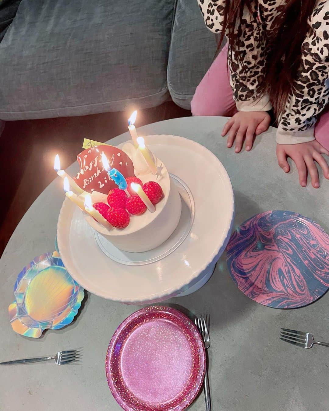 簑島三佳のインスタグラム：「今日はチビの9歳のbirthday🎂  このまま可愛く優しく健康で育ってくれたらそれでもうオッケー！  チビの優しさが私をいつも浄化してくれるから有難いと思ってる  ちょっとは勉強も運動も頑張って欲しいけどね😂  いつも本当にありがとう！✨  心から大好きでっす！💕  #lilytube #9years」