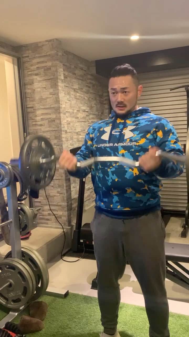 のインスタグラム：「AITAKA GYM セットのラストはチーティング使って追い込むと更に限界超えれます👍  #aitakagym #workout #training #筋トレ #チーティング」