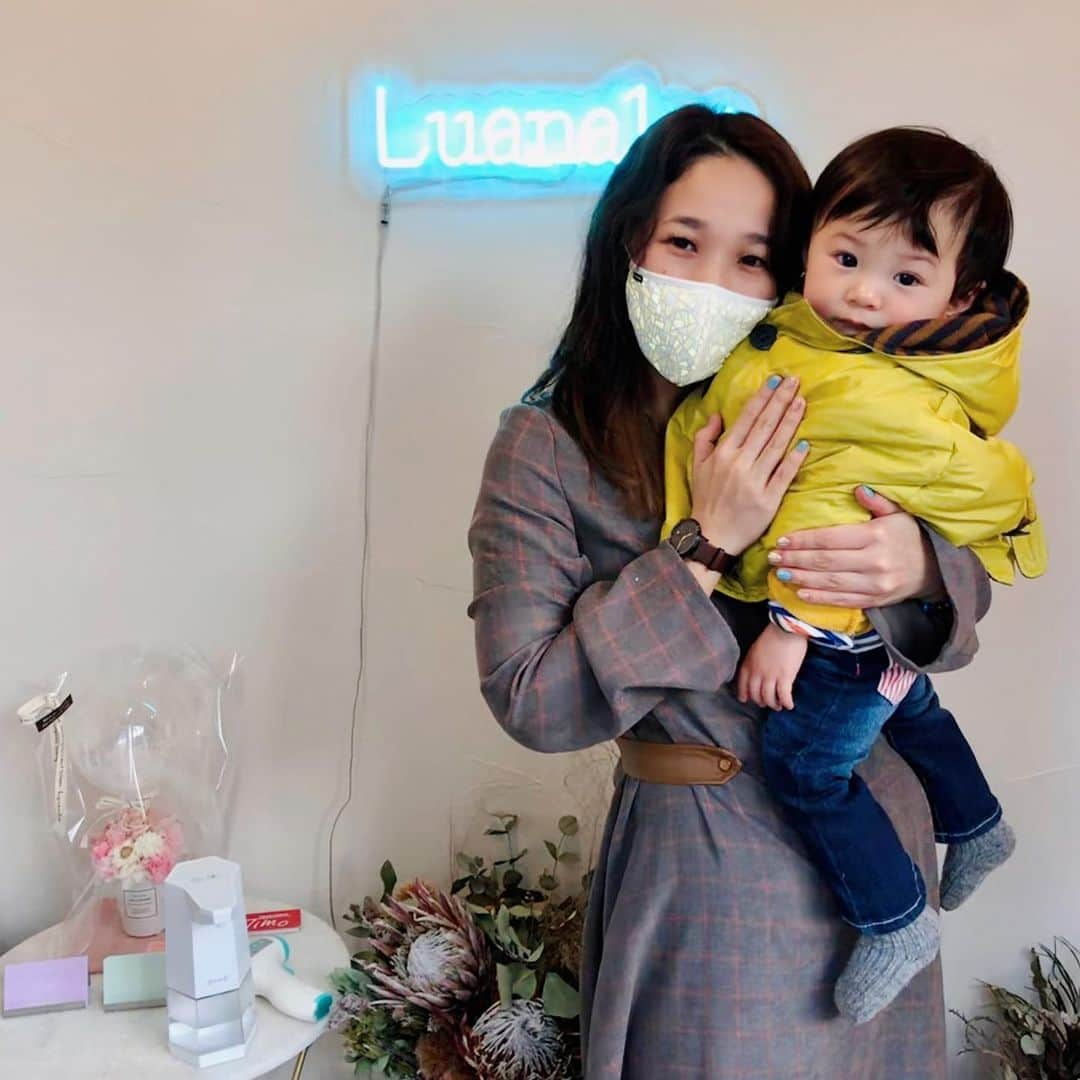 世手子さんのインスタグラム写真 - (世手子Instagram)「Nail salon after a long absence💅✨✨ It's a nice nail salon where you can take your children👶🍼 Go out with a color change mask😷 @luanaloa_official 久しぶりに #ネイルサロン 行ってきました( ´∀｀) #ワンマンライブ に向けて #素敵ネイル してもらいました(^_^*) #luanaloanail は全てがオシャレなネイルサロン✨✨ #子連れok な素晴らしすぎる #nailsalon  破壊王 #寿司太郎 を連れて行ける唯一のサロンだと思いました（；＿；） やんちゃ坊主に優しく頑張っていい子にしてたねと言ってくれる素敵なオーナーさんです｡ﾟ(ﾟ´Д｀ﾟ)ﾟ｡ 一階だしベビーカーでもいけるよ(*ﾟ∀ﾟ*) #光マスク #HIKALUS でさりげなくオシャレして行った( ͡° ͜ʖ ͡°) さー！ #レコーディング とバンド練習がんばるぞー！！！！ #第三回elmo公式アンバサダー募集  #asagakeで体験  @asagakecom」1月14日 21時04分 - rojide