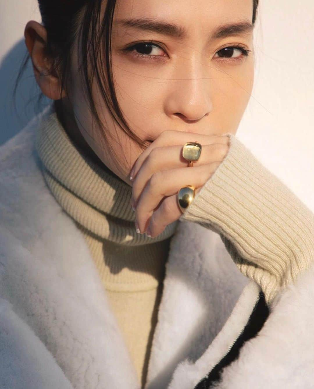 美舟さんのインスタグラム写真 - (美舟Instagram)「アンちゃん新連載！ テーマ『白』  photo @ballpark.inc  stylist @cozcozrin  Hair&Make-up @mifune2014   @baila_magazine #2月号  ＃中村アン　  #hair #makeup #mywork #mifunemake」1月14日 21時06分 - mifune2014