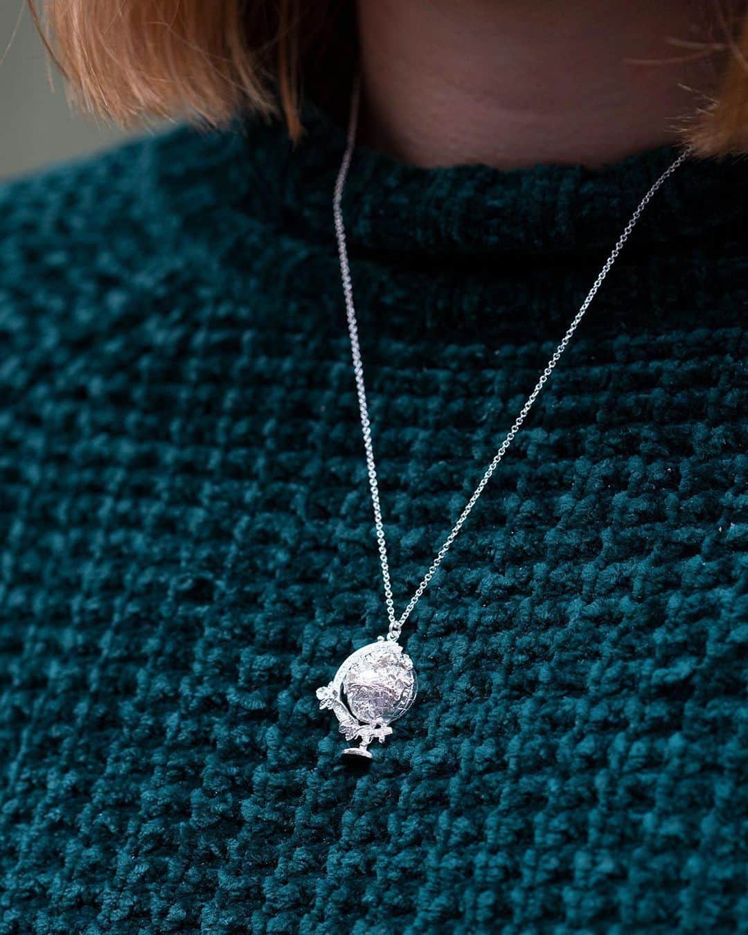 のインスタグラム：「‘The natural world makes life worth it…just watching on as nature does it’s thing is the most hopeful thing we can witness.’ 🌍🌸✨ Jessie, Winning Entrant⠀ ⠀ An ornate globe blooms with flowers, leaves, vines and teeny tiny bees in our Wildflower Globe Necklace.🌸🌿🐝 Turn the pendant to reveal the word ‘hope’, elegantly inscribed on the back. Product link in shot 🔗⠀ ⠀ This limited edition necklace is a part of our Designs for Hope Collection, with £30 from every sale donated to the Mental Health charity, Mind @mindcharity 🧠 ⠀ ⠀ #AlexMonroe #HandmadeinEngland #InspiredbyNature #EthicallyMade #GlobeNecklace #MindCharity #Mind #Handmade #SustainableFashion #」