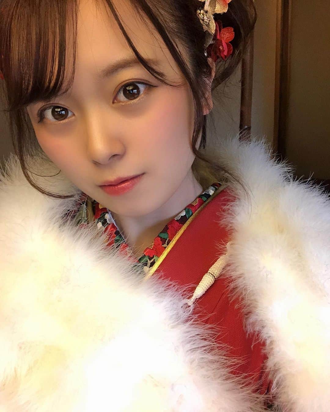 我妻美月のインスタグラム：「メイクも髪型も可愛かったよ🎈 これにて成人式投稿おわり！ お付き合い頂きありがとうございました〜🙉笑 これから日本舞踊でたくさん着物の投稿もしよーとおもう！🐰 . . . #成人式#成人式ヘア #成人式ネイル #成人式前撮り #成人式振袖 #成人式髪飾り #成人式2020 #新成人#日本舞踊#japanesegirl」