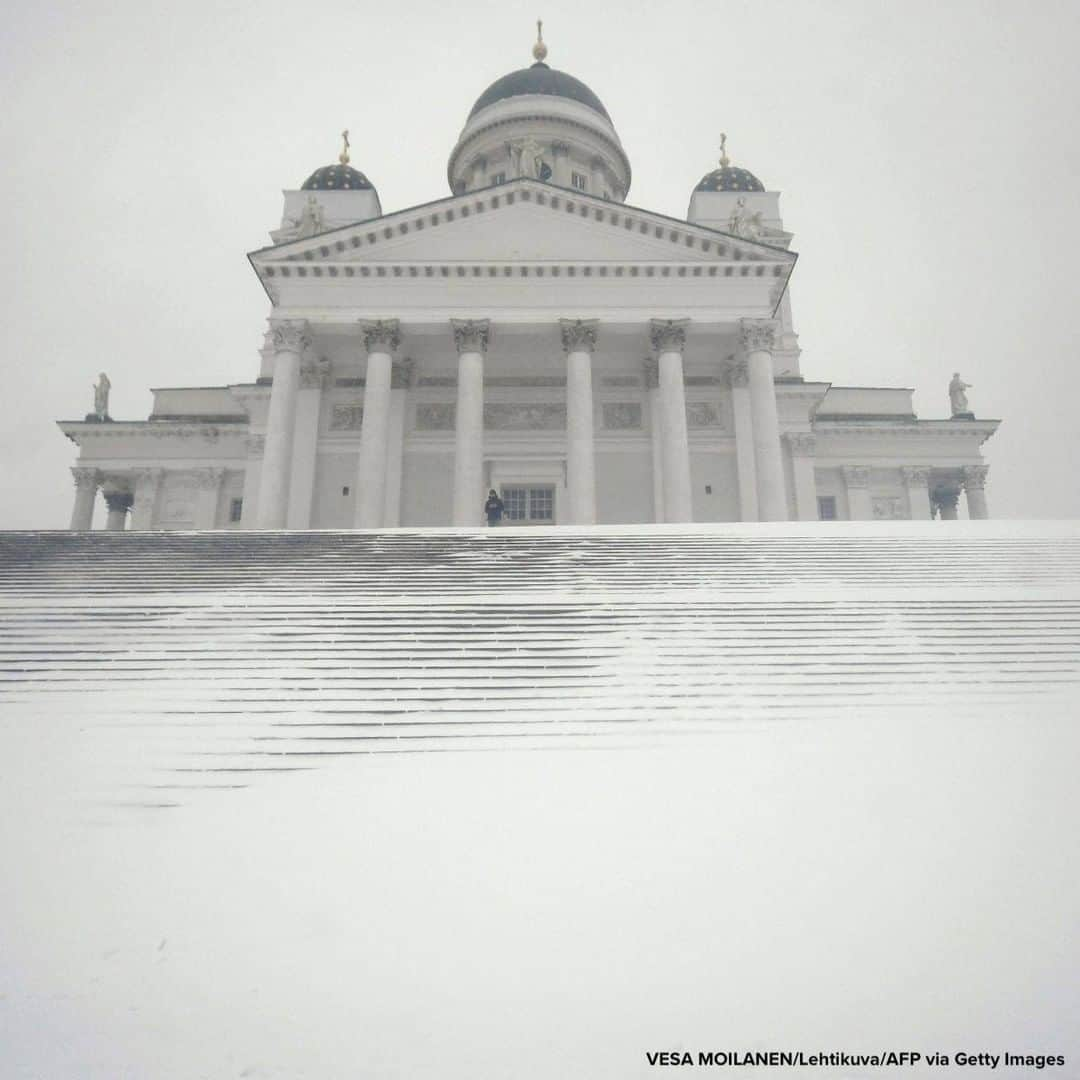 ABC Newsさんのインスタグラム写真 - (ABC NewsInstagram)「BLANKETED: Finland’s Helsinki Cathedral pictured amid heavy snowfall in the region. #cathedral #helsinki #snow」1月14日 21時12分 - abcnews