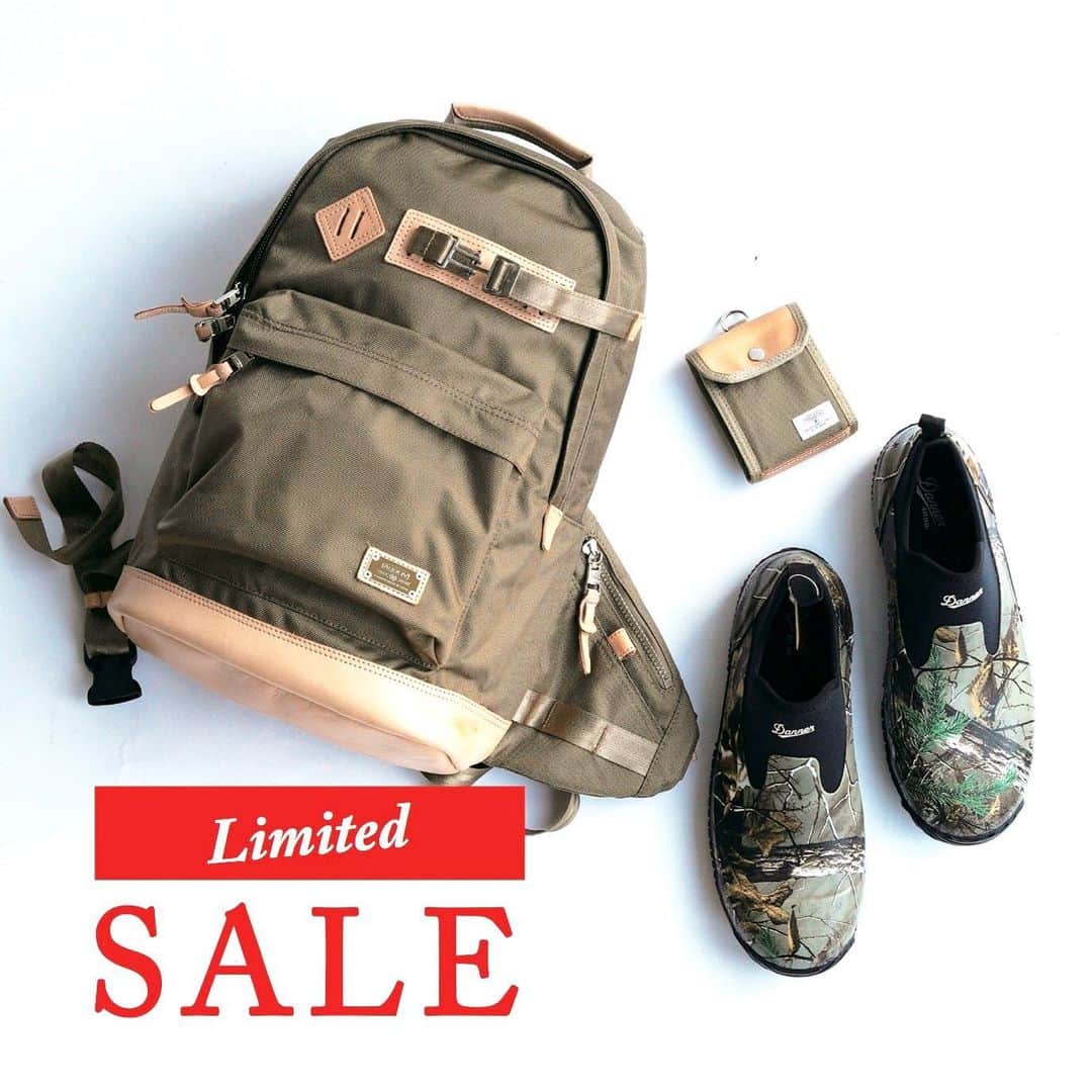 UNBY GENERAL GOODS STOREのインスタグラム：「SALE品のご紹介！BALLISTICシリーズのカーキはアウトドアシーンにも最高です。タテ糸に1000D、ヨコ糸に840Dの66ナイロン糸を使用したオリジナルのCORDURA Ballistic® ナイロン。タテ・ヨコで規格の違う糸を使用することで程よい光沢を残した深みのある生地です。このカラーはAS2OVのオリジナルでないとなかなか出ない発色なのではないでしょうか。リュックやミニショルダーなどのバリエーションをご用意しています、もちろんCORDURA Ballistic® ナイロンなのでタフです。 Dannerとも相性がよいです。 . . . . . #unby #AS2OV #unbygeneralgoodsstore #バックパック #リュック #ballisticnylon #キャンプ #ballistic #cordura #cordurabrand @cordurabrand @cordurabrandjp #menstyle #menfashion　#danner #ダナー #ダナーブーツ　#sale #セール #セール情報#outdoor #outdoorlife#outdoors #camp #キャンプ #アウトドアライフ #アウトドア#ファッション #アウトドアファッション」