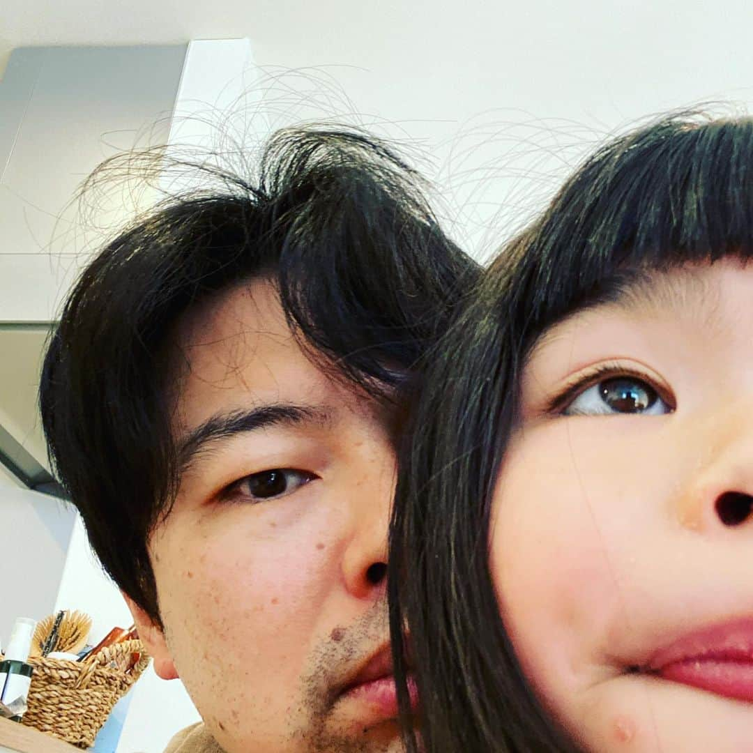 浜野謙太さんのインスタグラム写真 - (浜野謙太Instagram)「娘が丸い  #mydaughter」1月14日 21時15分 - hamaken0805