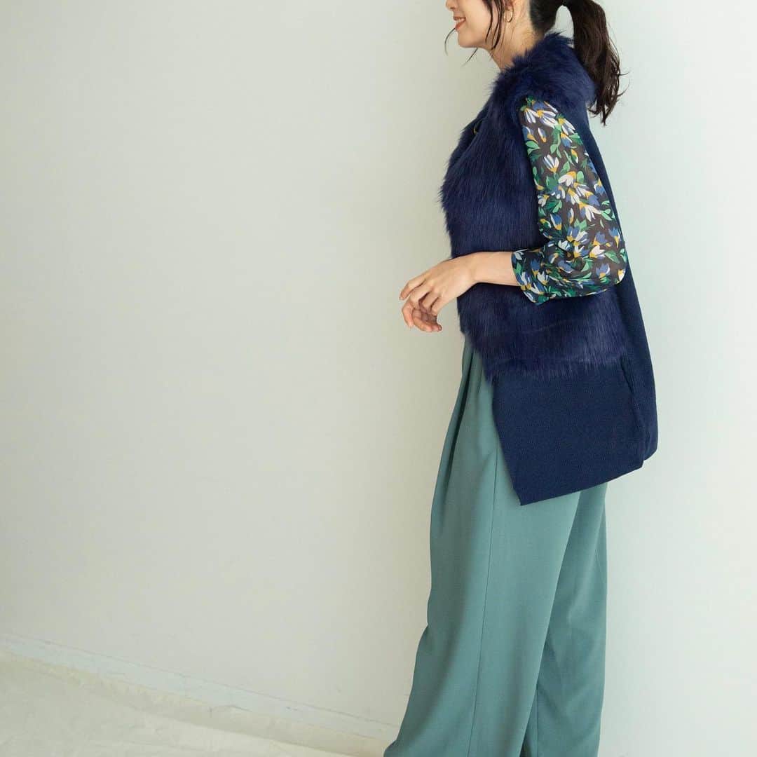 NARACAMICIE Japanさんのインスタグラム写真 - (NARACAMICIE JapanInstagram)「.﻿ Recommended﻿ ﻿ Chiffon Flower Print Blouse﻿ 品番：10-02-02-002﻿ ﻿ ﻿ ▶️WINTER SALE MAX50%OFF!! オンラインストアではSALE価格から更に10%OFF!﻿ プロフィールURLからチェックしていただけます。﻿ ﻿ #naracamicie #fashion #2020aw #2020秋冬 #秋冬 #ブラウスコーデ #ブラウス #セットアップ #カジュアル #カジュアルコーデ #カジュアルファッション #ナラコーデ #大人カジュアル #大人カジュアルコーデ #大人コーデ #大人コーディネート #上品カジュアル #上品コーデ #上品 #上品スタイル #大人フェミニン #フェミニン #オンオフ #きれいめカジュアル #きれいめコーデ #きれいめファッション #大人きれいめコーデ #大人きれい #お仕事コーデ #きちんと見え」1月14日 21時15分 - naracamicie_jp