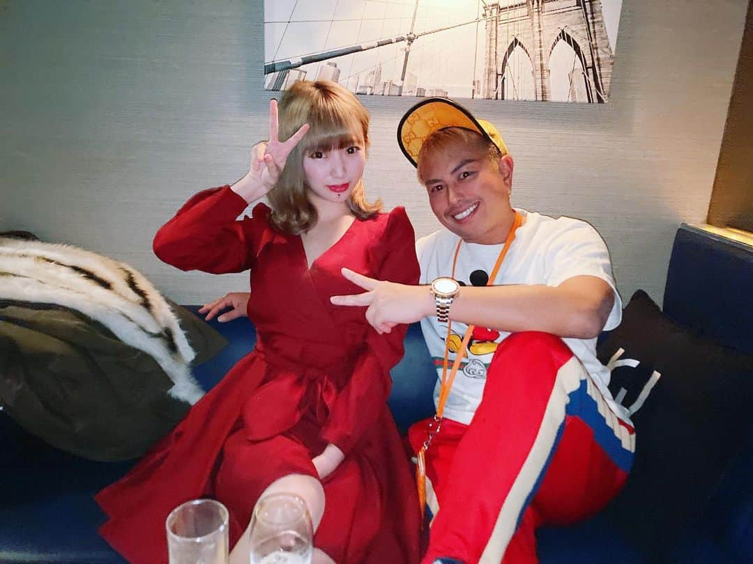 麻衣愛のインスタグラム：「#オガミックスTV 企画会議 社長と☺️ 今年からいろいろはじまるのでお楽しみに！デス！DJも楽しみです！頑張るぞ」