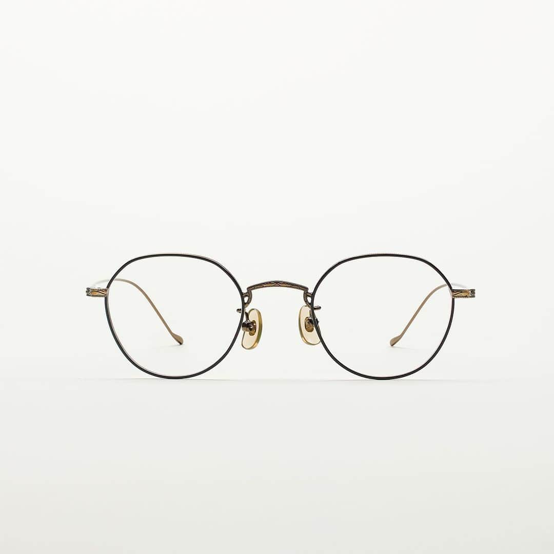 JINS公式さんのインスタグラム写真 - (JINS公式Instagram)「JINS Classic_¥12,000+税  #jins #jins_global #jins20fw#eyewear #glasses #optical #ジンズ #メガネ #めがね #眼鏡 #JINSメガネ #ジンズメガネ #👓#メガネ好き #眼鏡好き#アイウェア #eyeglasses #メガネ女子#めがね男子#メガネコーデ#🕶#冬コーデ」1月14日 21時22分 - jins_japan