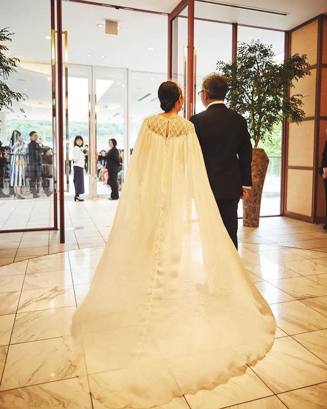 NOVARESE Dress Officialのグルメインスタ