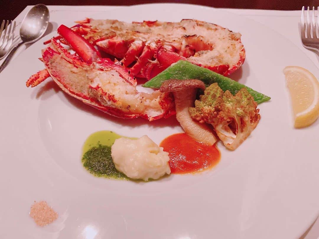 麻衣愛のインスタグラム：「銀座マダムシュリンプ本店 スペシャルディナーコース ここのコース料理海老の食べ比べ大好き☁️ なかなか海老専門店ってないからお気に入り #ひめログ #食べログ」