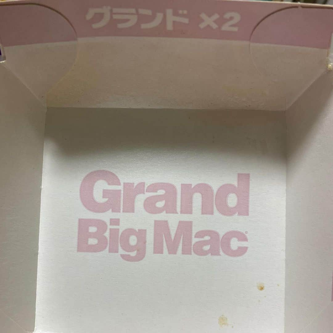 カバさんのインスタグラム写真 - (カバInstagram)「本日のでぶ活。  食べ応えいかつい！！！ これ一つで1日何も食べんでもいけそう！僕はこれと倍マックのてりやきも食べたけど！ いやいや、足らんとかじゃなく、経済回す意識からやから！💦  あぁ、痩せたい！  #本日のでぶ活 #でぶ活 #めちゃウマ #うまカバちゃん #2個食べたのは少しでも経済回すため #あぁ、痩せたい」1月14日 21時35分 - kabaking0129