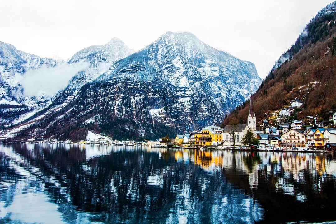 Canon UKさんのインスタグラム写真 - (Canon UKInstagram)「Taken on the ferry from the train station, @eamon.ah.photography shared this beautiful wintery shot all the way from Hallstat, Austria.  Don't forget to tag @CanonUK when posting your images for a chance to be featured.   📷 by @eamon.ah.photography  Camera: EOS 1300D Lens: EF-S 10-18mm f/4.5-5.6 IS STM at 18mm Shutter Speed: 1/30, Aperture: f/10, ISO 100」1月14日 21時31分 - canonuk