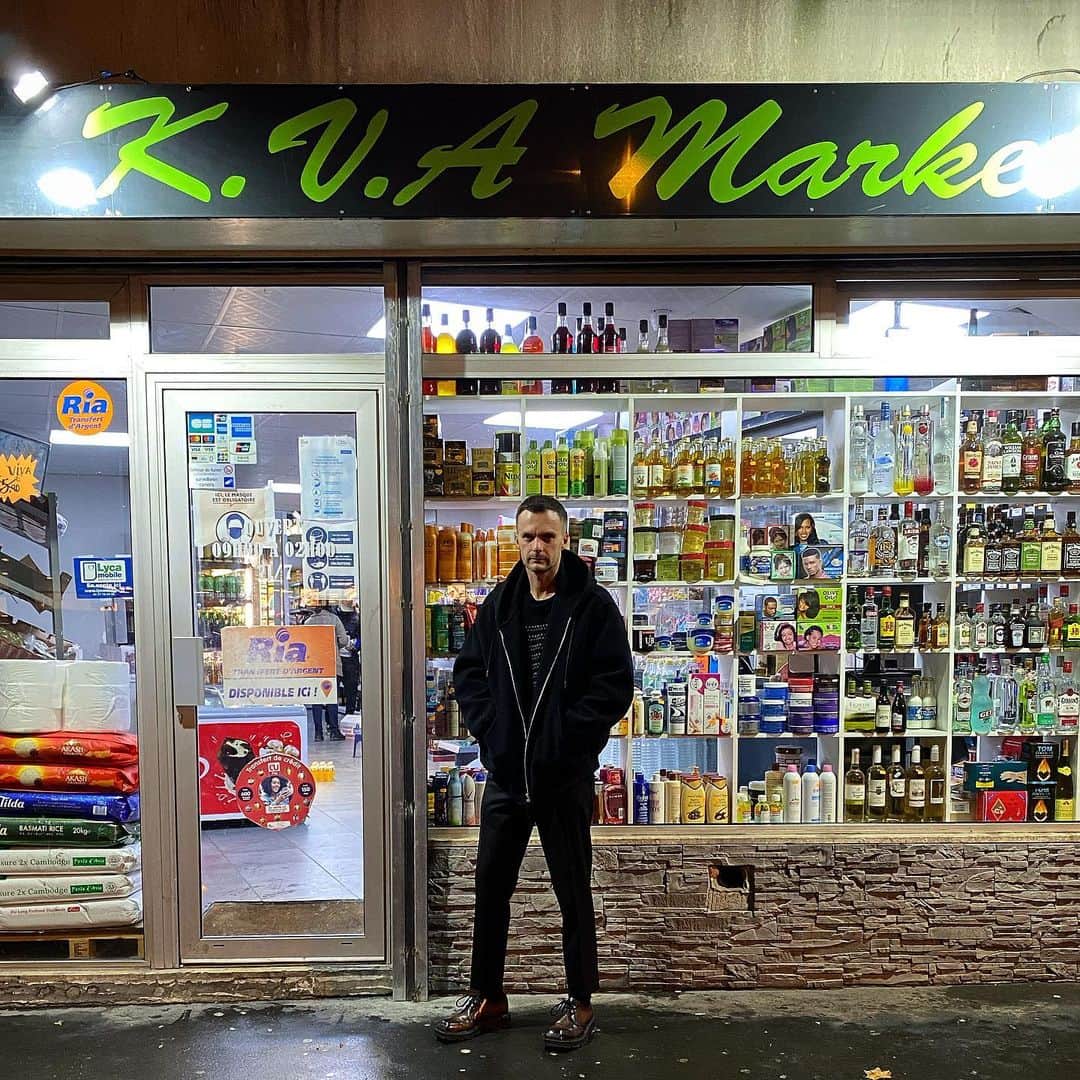 のインスタグラム：「K.V.A MARKET / OPEN FOR BUSINESS (😂) #krisvanassche」