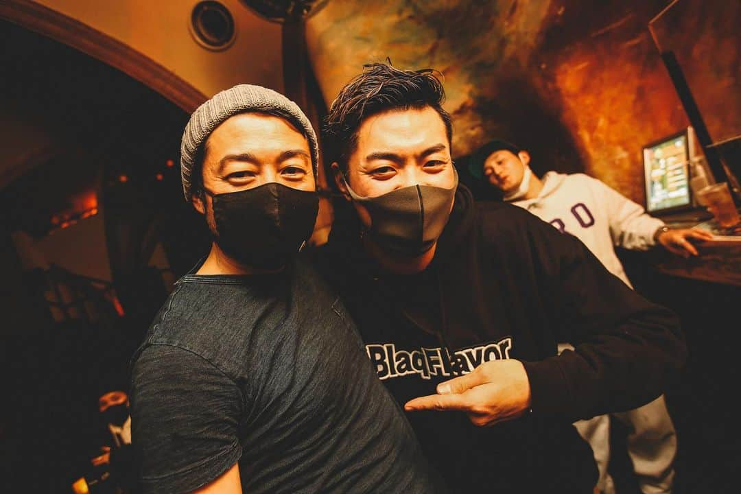 DJKROさんのインスタグラム写真 - (DJKROInstagram)「みんなの夜、in Kyoto WORLDありがとうございました！！ご一緒出来たDJ HASEBEさんとのワンショット✨ 京都、大阪、名古屋の皆さんに久々にお会い出来て楽しい一日でした。 自粛期間全国的に始まり、イベントも全て延期になり、これからなかなか大変な時期が続きますが、みんなで我慢して頑張って、また笑顔でイベントできたらよいな！😎 それまで色々企画はやっていきますね✌️ みんなでこの時期乗り越えましょう！  Photo by @tana_guidance_shot   #コロナに負けない #nomorecovid19 #Dj  #gig」1月14日 22時01分 - djkrotokyo