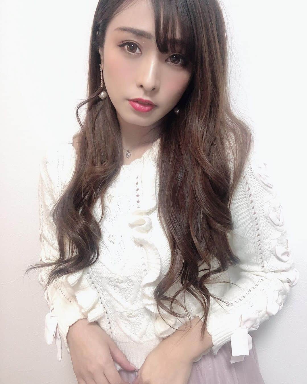Fujikoのインスタグラム：「こんばんは🌆  いつも応援してくれるみんな、ありがとう😂✨  サイン書きながら なんか改めて、ありがとうって 何回もおもたよ😣✨💓  これからもがんばるね😖💕  #Fujiko#福袋#配信#サイン会」