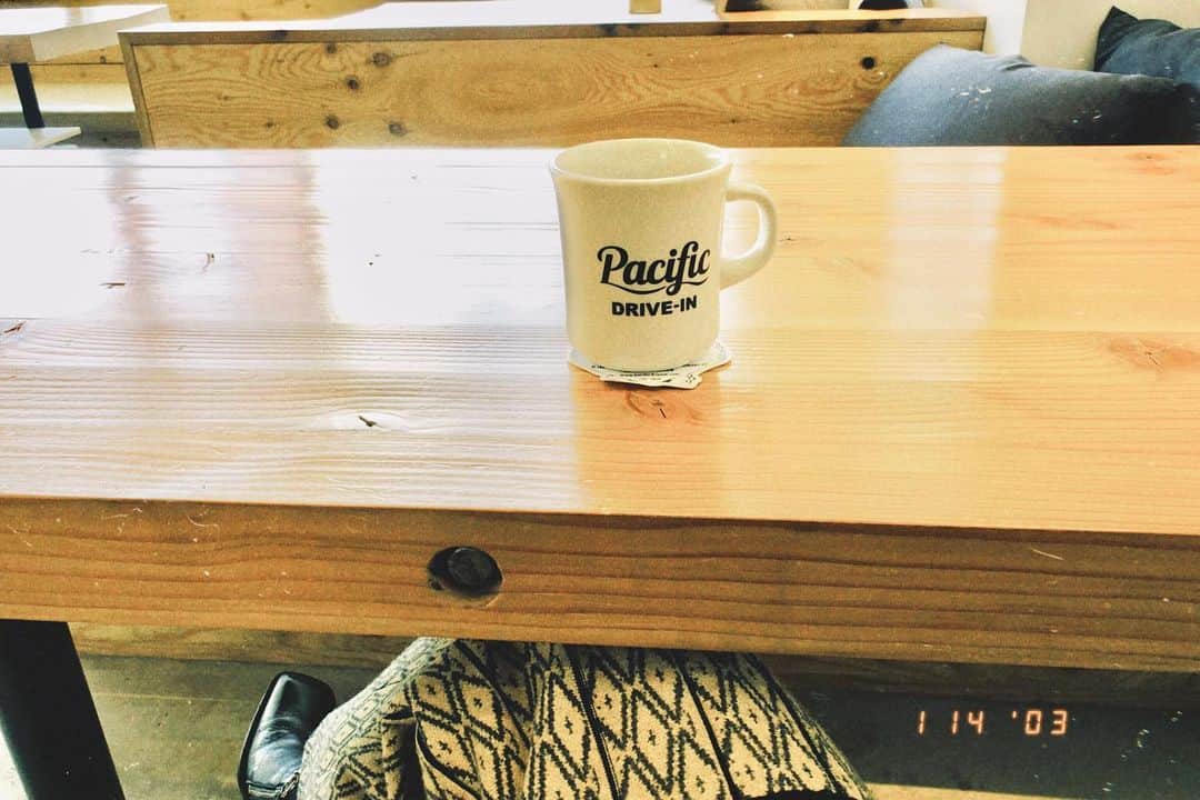 トリイクニコのインスタグラム：「今日のランチはこちらで🏄‍♀️ 席広いし空いてて良き✨ ポキ丼が好きです♡  毎日なんか投稿しようと思うけど なかなかできないねー🙄笑  これといって特別なこともしてないしw Netflixのおすすめありませんか？ww」