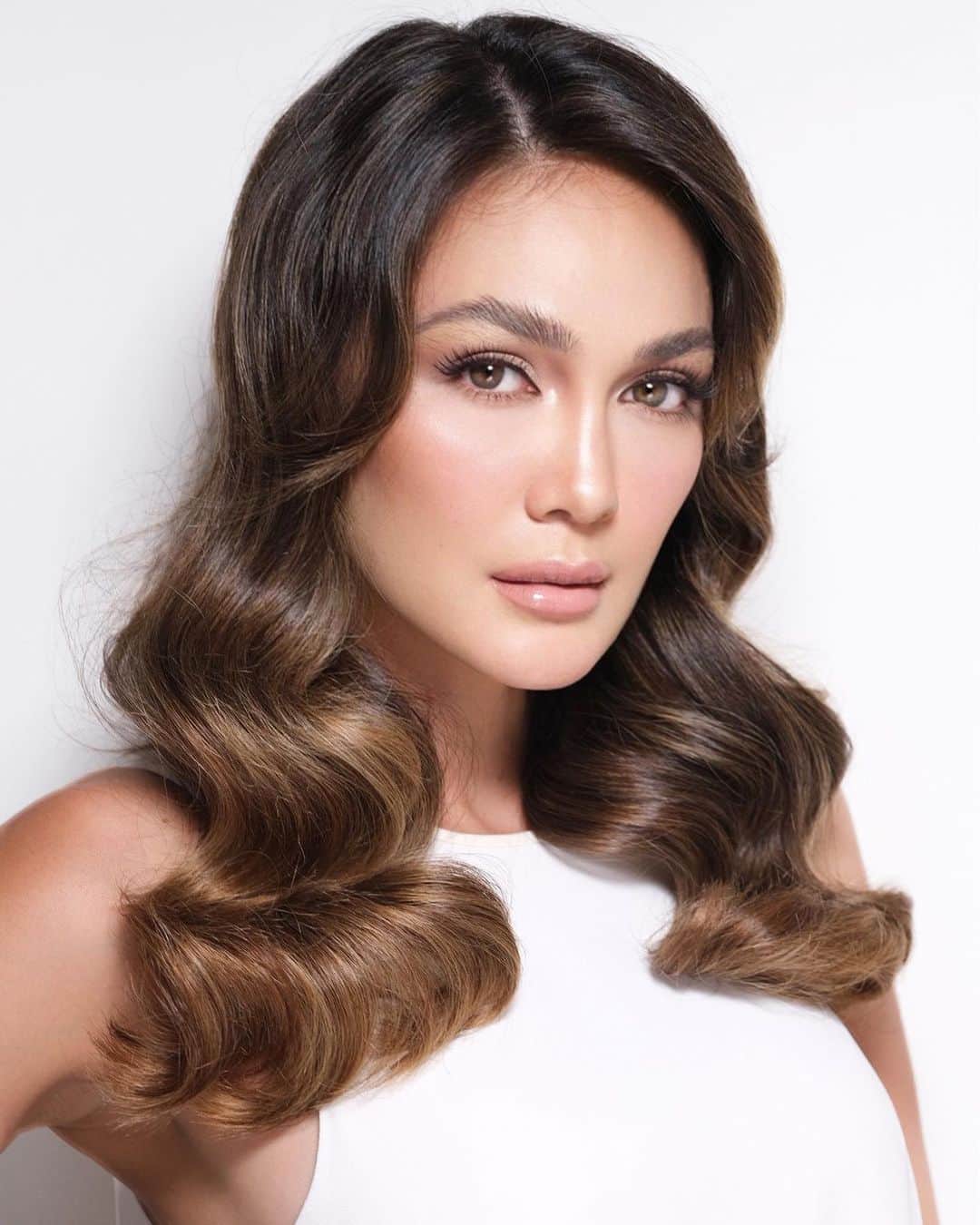 ルナ・マヤのインスタグラム：「Good night 🌚 #lunamaya」