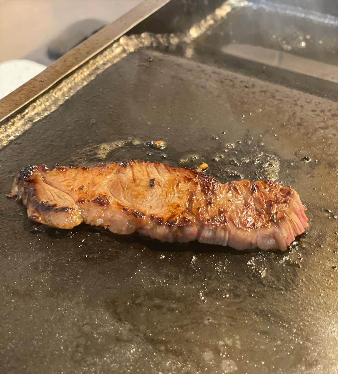 ニッチロー'さんのインスタグラム写真 - (ニッチロー'Instagram)「開発中の飯田焼肉のたれ(仮)  このたれをUSハラミの揉みだれにしてみました  それをニッチロー モデルのすずり鉄板で焼く  かなりニッチな1人焼肉  美味しいじゃない  旨いです  #飯田焼肉のたれ #すずり鉄板 #ニッチローモデルすずり鉄板 #ハラミ #焼肉 #1人焼肉 #ニッチ焼肉 #日本一の焼肉の街生まれ  #プロ焼肉選手 #ニッチロー  #ニックロー #yakiniku」1月14日 21時58分 - nicchiro5.1