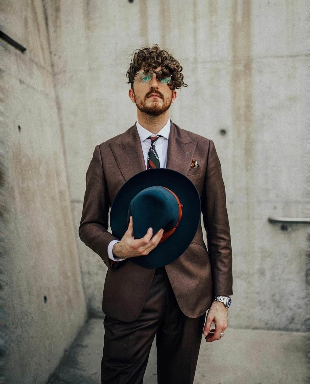 ボルサリーノさんのインスタグラム写真 - (ボルサリーノInstagram)「Always dressed to impress. In anticipation of #MMFW, #Borsalino‘s SQ felt #M2M style with a large brim as seen and styled by repost @dresslikeanartist⁠ Discover more now on www.borsalino.com」1月14日 22時01分 - borsalino_world