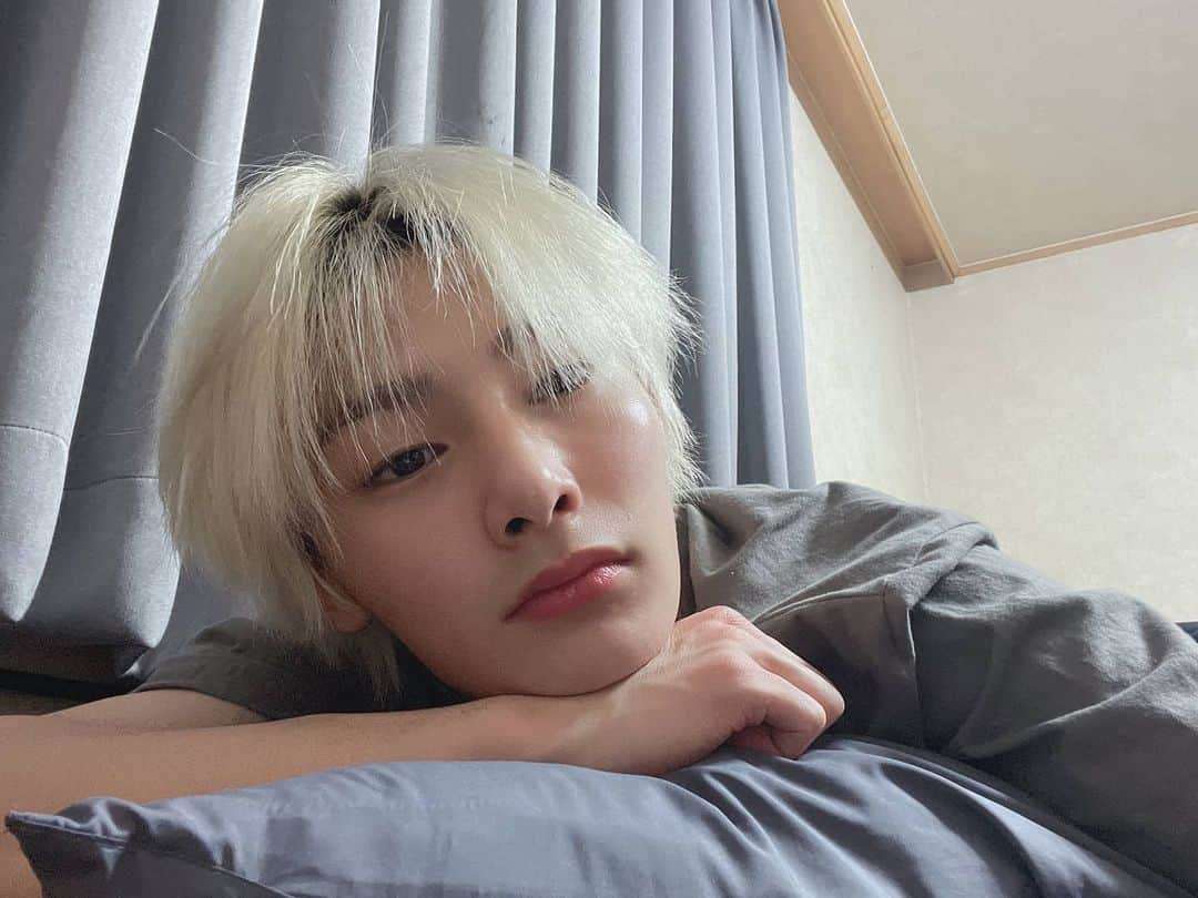 Stray Kidsさんのインスタグラム写真 - (Stray KidsInstagram)「🛏 #StrayKids#STAY#IN스타그램#🦊」1月14日 22時12分 - realstraykids