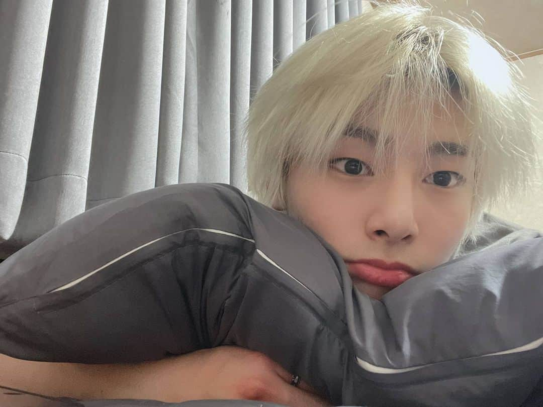 Stray Kidsさんのインスタグラム写真 - (Stray KidsInstagram)「🛏 #StrayKids#STAY#IN스타그램#🦊」1月14日 22時12分 - realstraykids