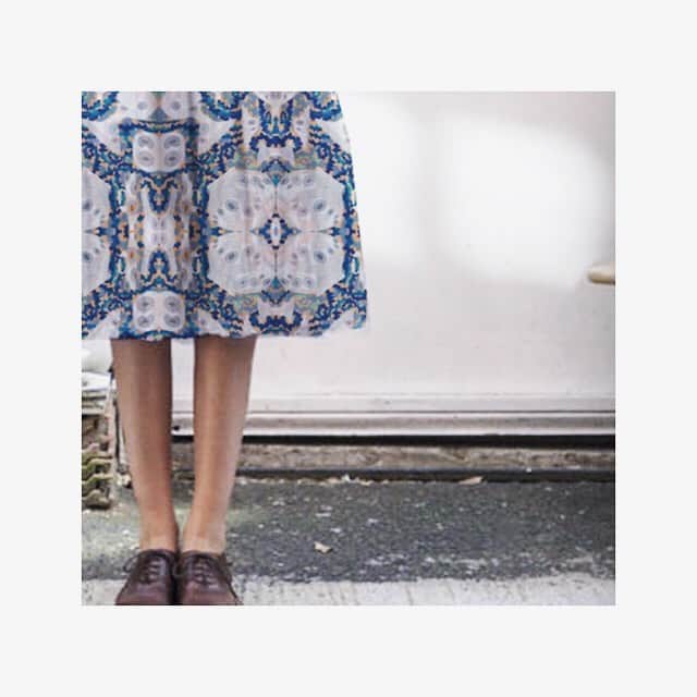のインスタグラム：「Exciting new project for spring💫 I can’t wait to show all very soon..😍💙#colenimo #madeinlondon  新しい事にチャレンジ。楽しみと緊張。いつもこの間で揺れ動く中、一つずつ丁寧にジャッジしてゆく。良い形になります様に☺️💕」