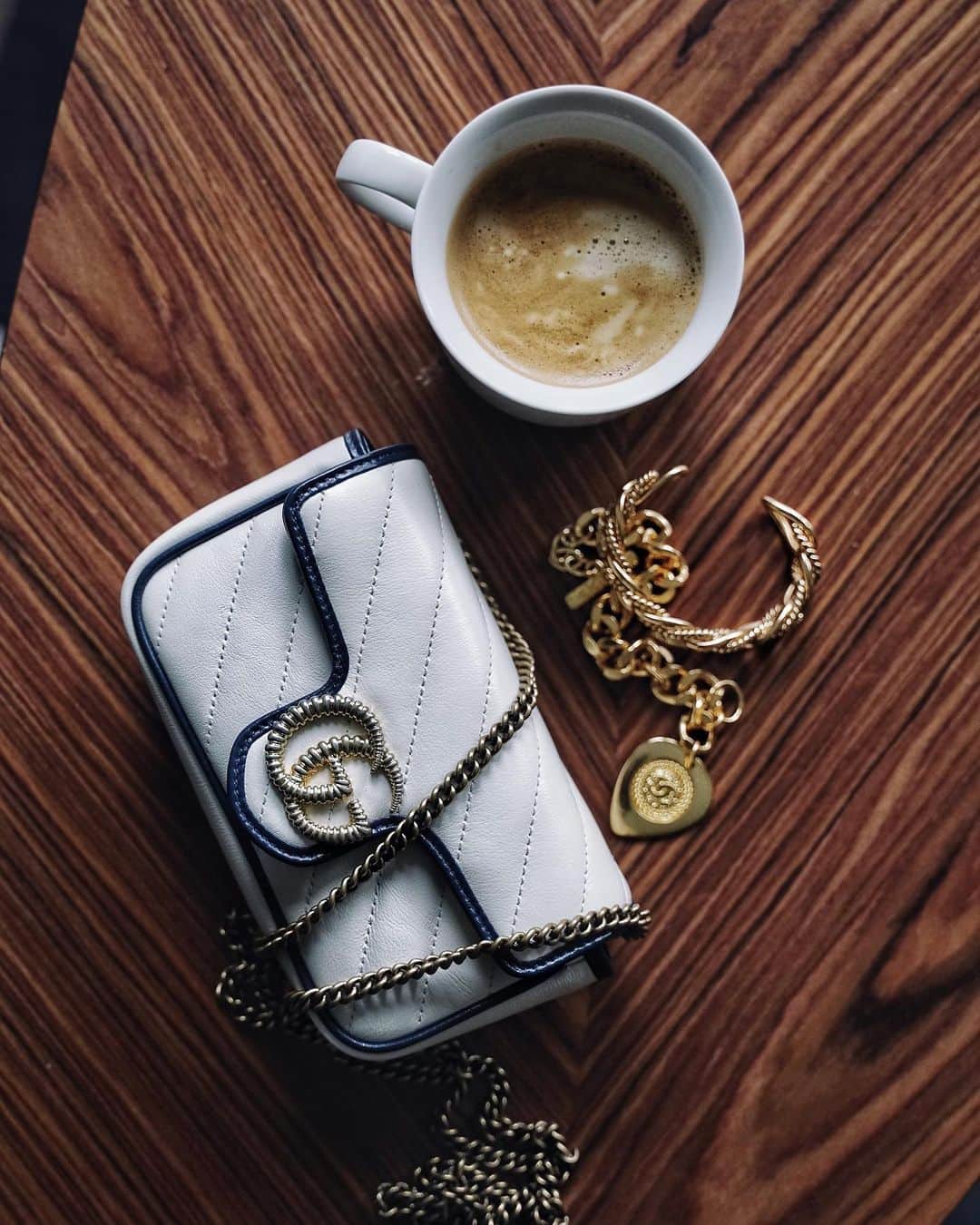 Christoffer Chengのインスタグラム：「A bag that fits mostly cuteness 😌 @gucci」