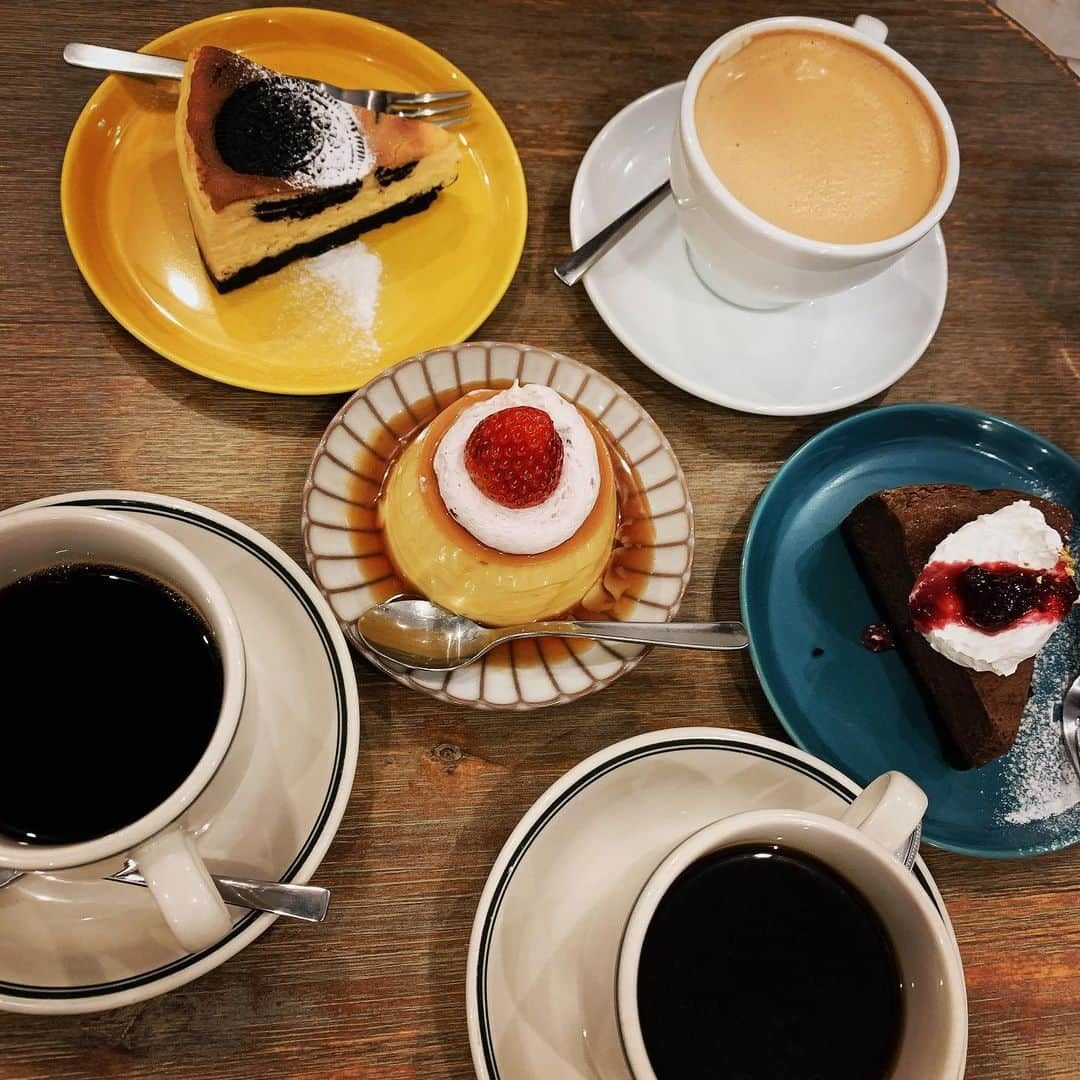 内藤もゆのさんのインスタグラム写真 - (内藤もゆのInstagram)「🍰🧁🍮☕️🥤﻿ ﻿ ﻿ ﻿ #たまには女子らしいスウィーツなんて載せちゃう﻿ #可愛いでしょ？？﻿ #私はいちごがのってるプリンいただいたよ﻿ #プリンの弾力がすごくてぷるぷるならぬぶるるんてかんじ﻿ #甘さも控えめなのにキャラメルがきいてて美味い﻿ #久しぶりに女子ぽいことしたなあ﻿」1月14日 22時37分 - moyuno54naito