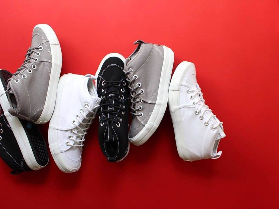 のインスタグラム：「【RFW PICK UP】  SANDWICH-MID CVS -Black/White/Grey-  着脱のしやすさとフィット感が特徴的な SANDWICH−MIDが発売中！ ホワイトのソールでクリーンかつ合わせやすく、 履き口周りにはソフトなパッド入りで肌触りも◎  www.rfwtokyo.com  #rfw #rfwtokyo #rhythmfootwear #sneaker #sneakers #kicks #instashoes #instakicks #sneakerhead #sneakerheads #nicekicks #sneakerfreak #kickstagram #2020ss #spring #summer #tokyo #rpm #rhythmprimarymarket #rebuild #ミドルカット」