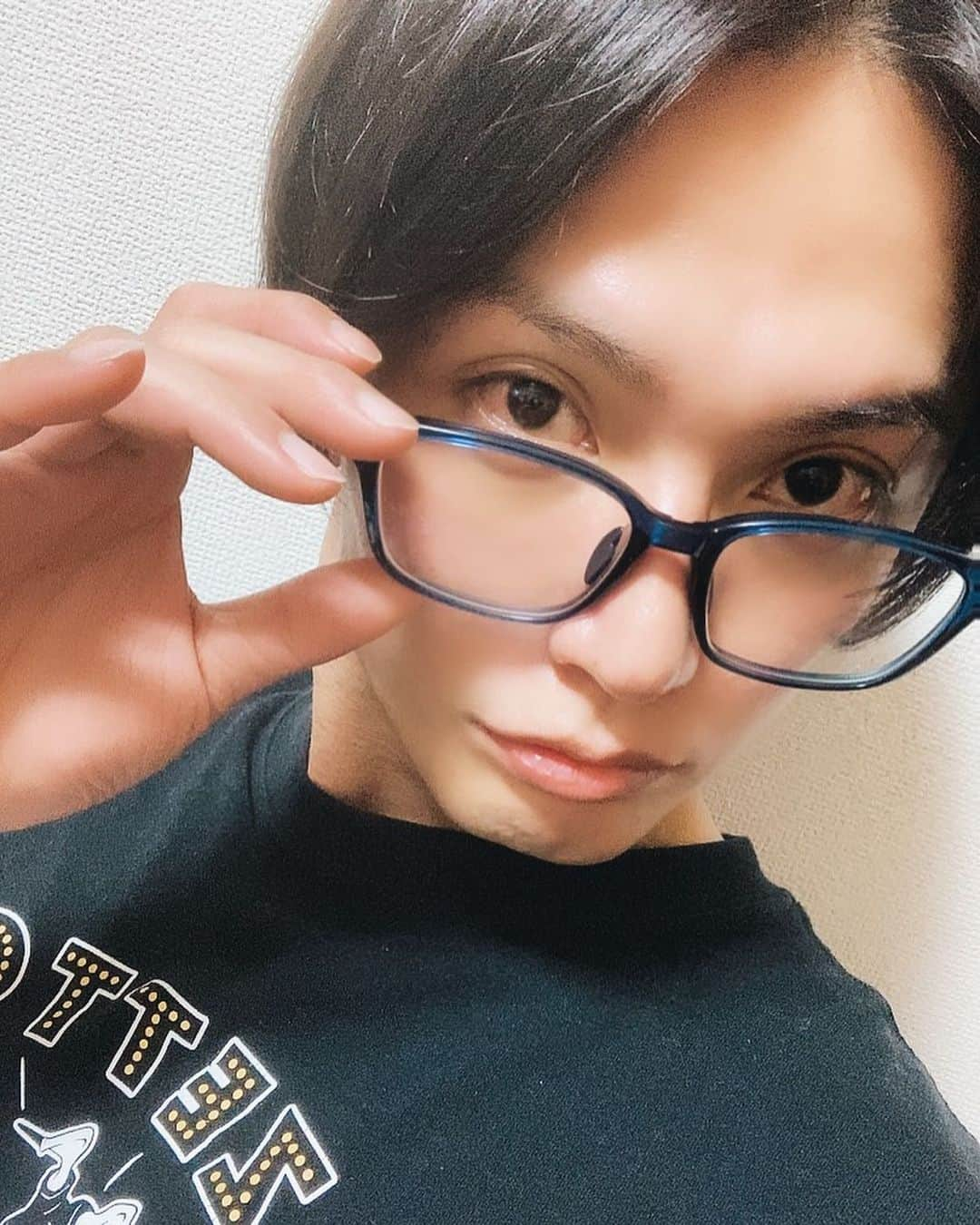 友常勇気さんのインスタグラム写真 - (友常勇気Instagram)「I'm home🤗🎉🎉 I’m gonna go to bed now.lol #勇者セイヤン #太田将熙 #初共演 #最高 #本当素敵で良い子 #明日もやったるでー そして、 #友常勇気  #そろそろ #限界 #寝ます #笑 #お休みなさい p.s 写真で 「もう、寝るぜ、夢でな😏」 表現しております🤣笑笑」1月14日 22時33分 - yuki_tomotsune