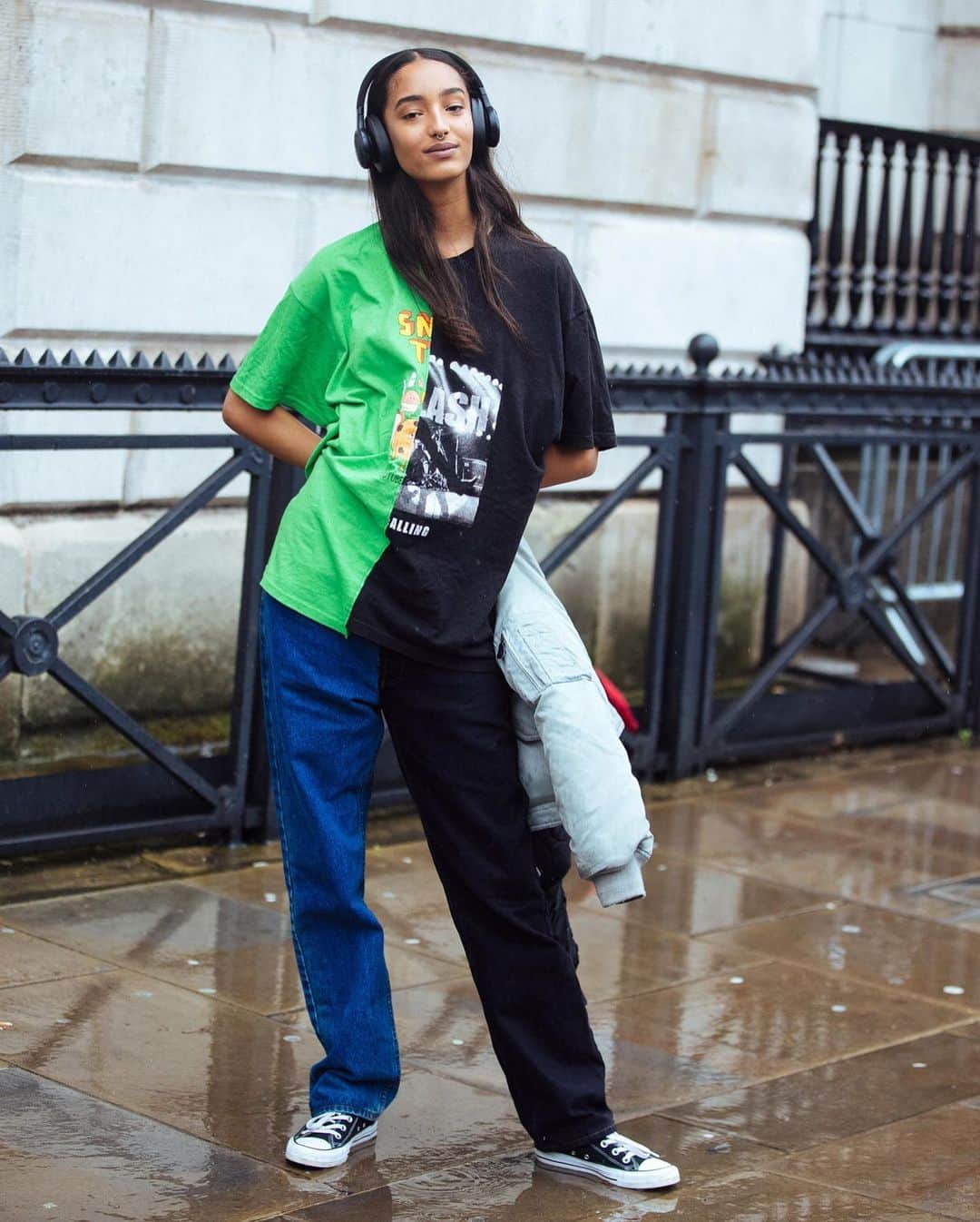 Vogue Italiaさんのインスタグラム写真 - (Vogue ItaliaInstagram)「Want to dress like @BellaHadid and @Mona_Tougaard? Here’s how supermodels are dressing in 2021. Whether it’s @AdutAkech’s low-rise baggy jeans or @KaiaGerber’s puffer jacket, runway girls have upped their off-duty style to new levels of cool — this is Vogue’s guide to getting the look. See everything at the link in bio.」1月14日 22時34分 - vogueitalia