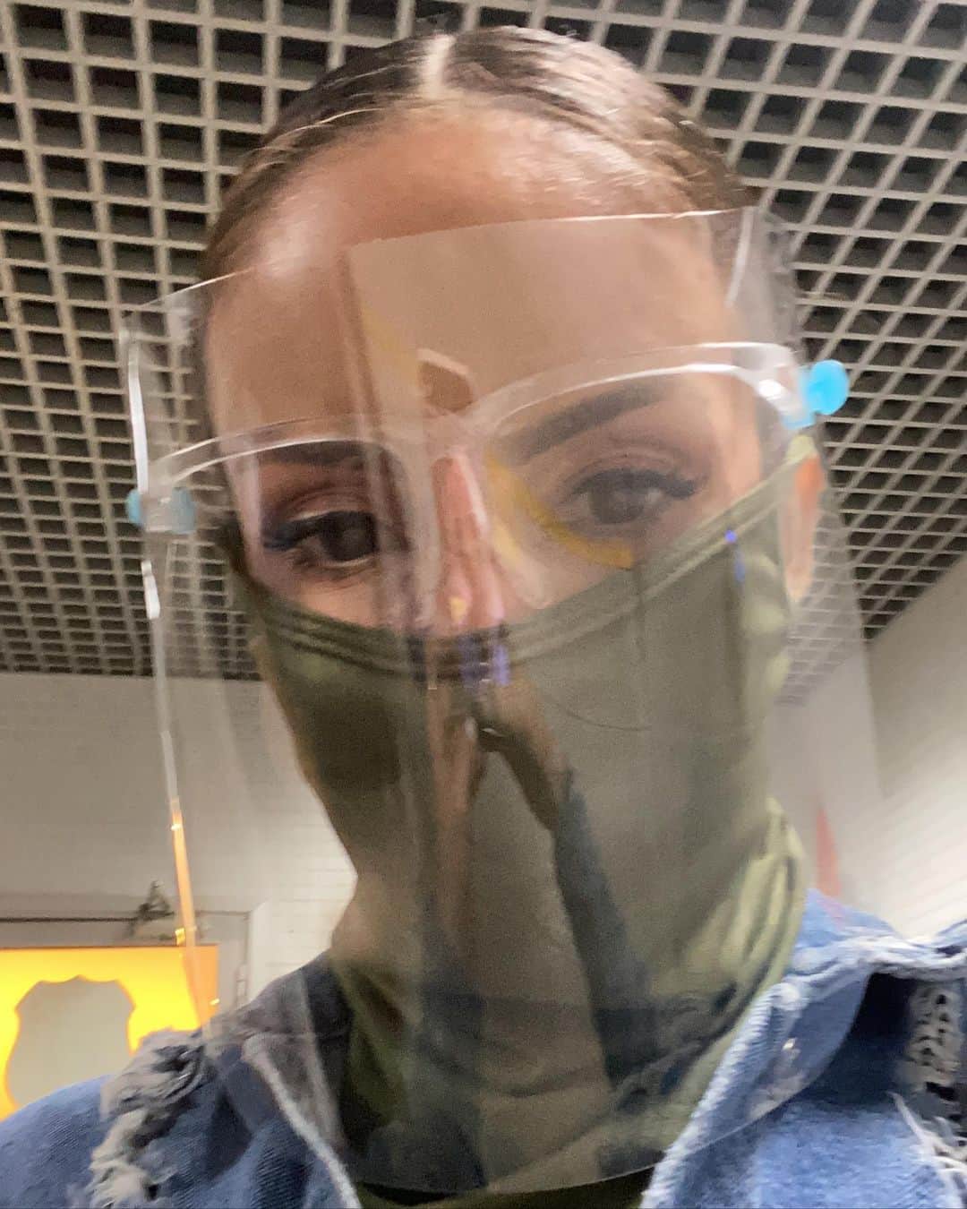 Claudia Leitteのインスタグラム：「Deus está em tudo e, sobretudo, nos encontros. Não permita que o “distanciamento social” te impeça de vê-LO em todo aquele que cruzar seu caminho. Deixe o melhor que puder no rastro da sua caminhada... ainda que precise fazer algum esforço pra isso. De propósito! Bem vindo(a) à sua segunda chance! Bom dia!! 🙌🏻」