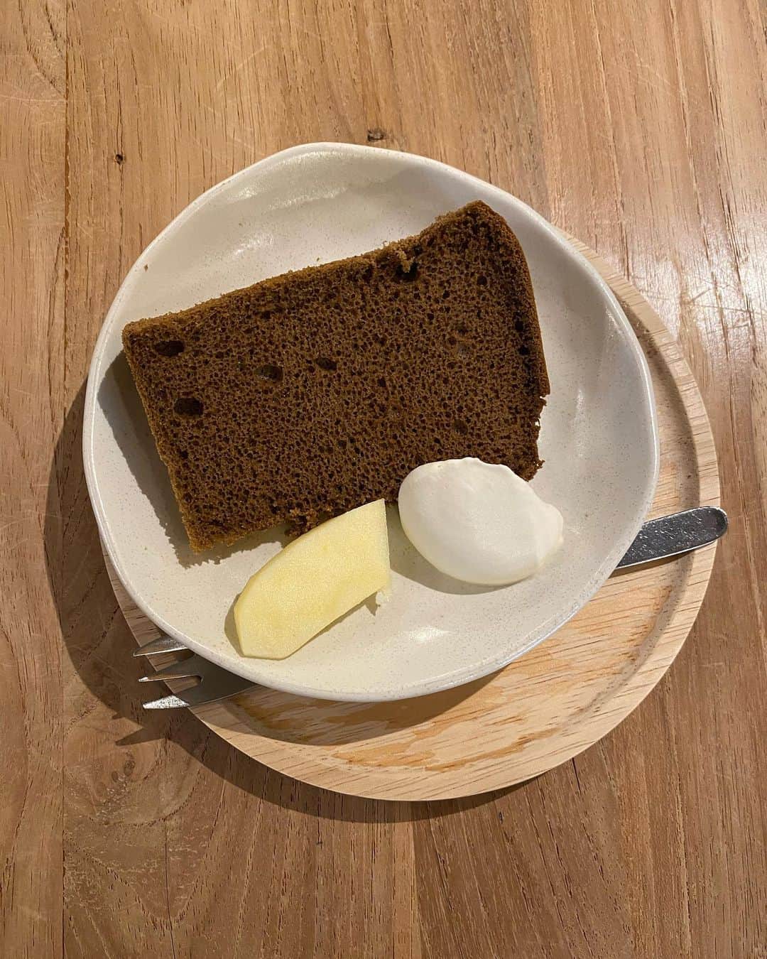 kasumiさんのインスタグラム写真 - (kasumiInstagram)「. ぜひぜひ行ってほしいこじんまりとした穴場カフェ😌 . ランチプレートでお昼からバランスの取れた食事を😮🍽 . セットのケーキは米粉ケーキだから美味しくて体にも優しいね🍀」1月14日 22時45分 - _kasuchannel_