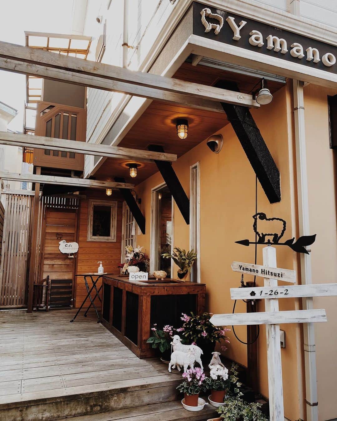 kasumiさんのインスタグラム写真 - (kasumiInstagram)「. ぜひぜひ行ってほしいこじんまりとした穴場カフェ😌 . ランチプレートでお昼からバランスの取れた食事を😮🍽 . セットのケーキは米粉ケーキだから美味しくて体にも優しいね🍀」1月14日 22時45分 - _kasuchannel_
