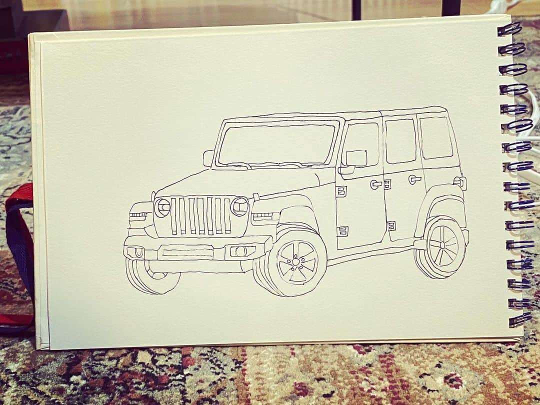 松本岳のインスタグラム：「JEEP描いてみた、てか車描くのってこんなに難しいの？🦵🏻🦵🏻 どうやったらバランス良く描けるのか知りたい🫕 教えてください。  #jeep #イラスト」