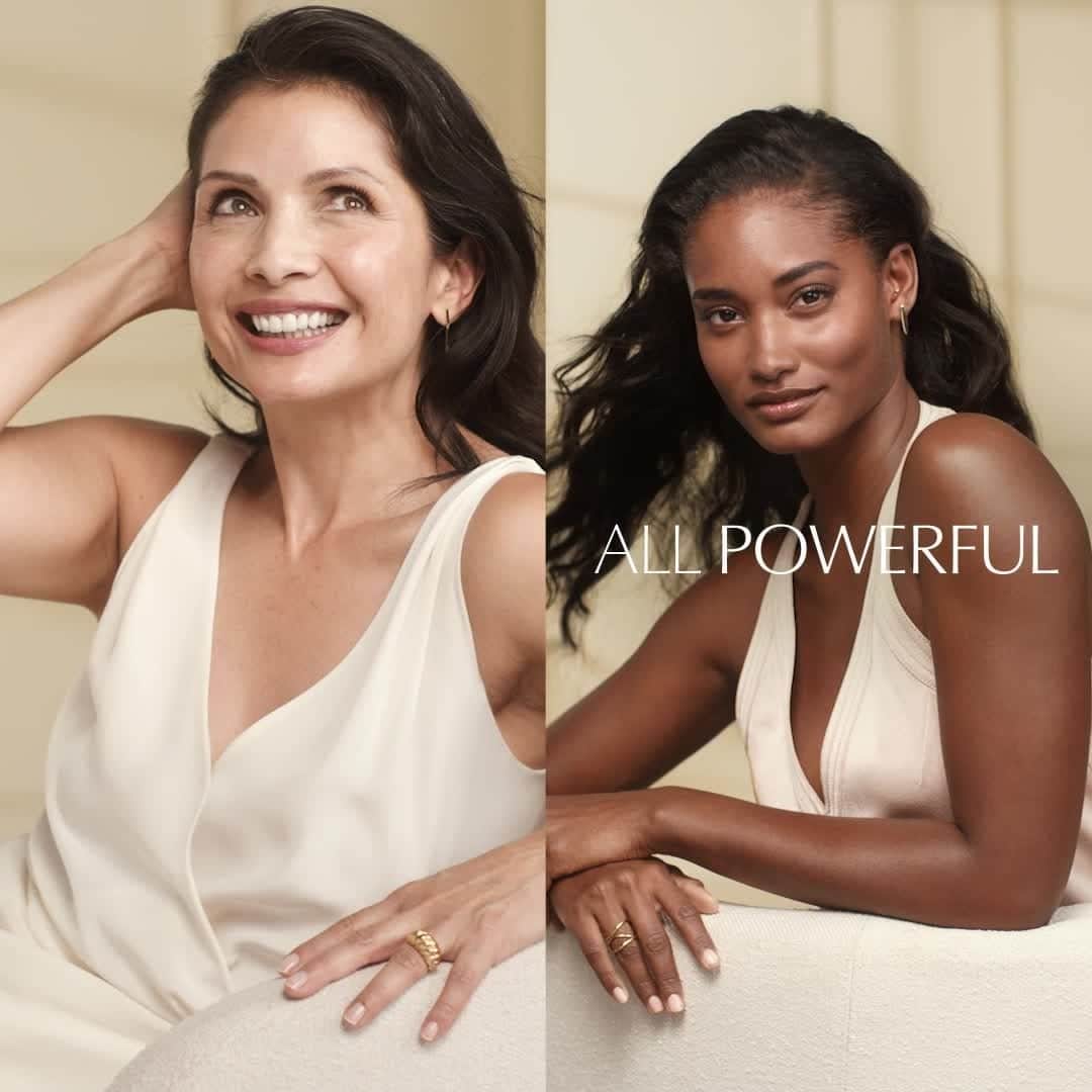 エスティローダーのインスタグラム：「Who’s ready for #SupremeSkinGoals? Introducing our NEW #RevitalizingSupreme Bright Creme which drenches your skin in moisture and radiance. Its formula is packed with antioxidants like Moringa, Beautyberry and Vitamin C to reduce the look of dark spots and acne marks ✨ Tap to shop now!」