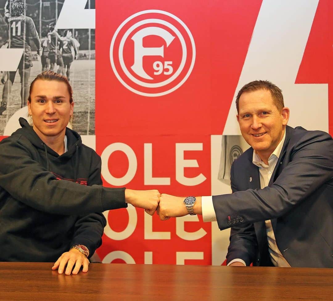 のインスタグラム：「Ich bin heiß auf die neue Aufgabe bei der Fortuna und bin top motiviert mit der Mannschaft und den Fans zusammen anzugreifen 🔥💪 #F95 ⚪️⚽️🔴」