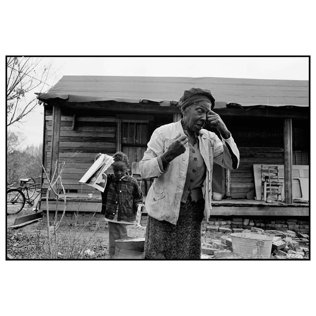 Magnum Photosさんのインスタグラム写真 - (Magnum PhotosInstagram)「“This book is a gift to all who still have need of Leonard [Freed]’s brilliance.” - @elireedmagnum⁠  .⁠ Black in White America 1963-1965 - a new edition of Leonard Freed’s seminal civil rights photo essay, Black in White America - is now available. It includes unseen photographs as well as Freed’s most iconic work, and is the definitive collection of his photographs from the time.⁠  .⁠ This work depicts pivotal moments in the civil rights movement, such as the March on Washington and the Selma to Montgomery marches. It's also a nuanced journey into the ordinary, joyful, difficult lives of marginalized Black communities living within a deeply divided nation and a stark reminder of a journey that is ongoing.⁠ .⁠ Find copies of the book at @reelartpress via the link in bio.⁠ .⁠ PHOTO: Poor rural family. USA. North Carolina. 1963. ⁠ .⁠ © @leonardfreed/#MagnumPhotos⁠ ⁠」1月14日 23時01分 - magnumphotos
