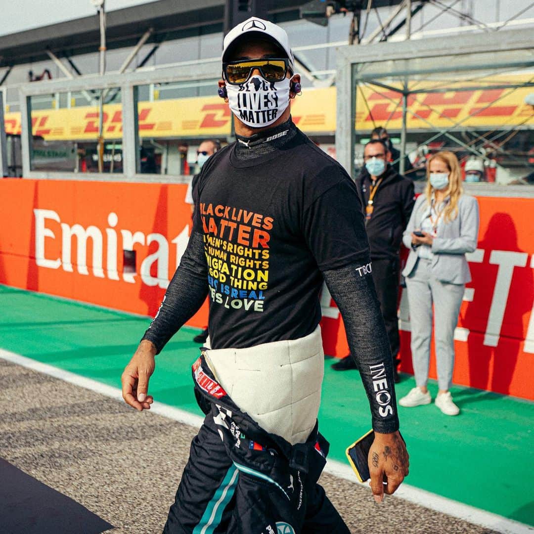 MERCEDES AMG PETRONASさんのインスタグラム写真 - (MERCEDES AMG PETRONASInstagram)「“If you don’t stand for something, you’ll fall for anything.” ✊」1月14日 23時06分 - mercedesamgf1