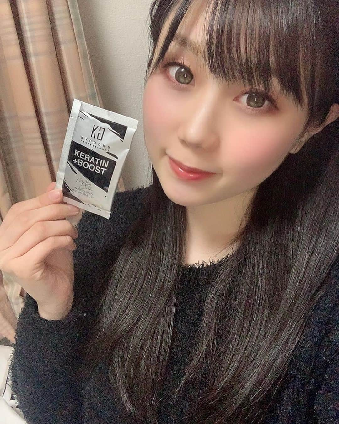 鈴乃八雲さんのインスタグラム写真 - (鈴乃八雲Instagram)「❤️ Kyogoku ケラチンブースト＋❤️ @kyogokupro_official  人毛から特殊製法により抽出したケラチン蛋白をパウダー化。  特別な日の前にスペシャルケアのトリートメント✨高級トリートメント🥰 さらさら艶髪になります✨  https://kyogokupro.com/products/detail/41  #kyogokupro #京極琉 #kgカラー #kgpro #kgカラーシャンプー #ダイヤモンドブリーチ #pr」1月14日 23時07分 - yakumo_suzuno